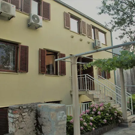Apartment Lada *