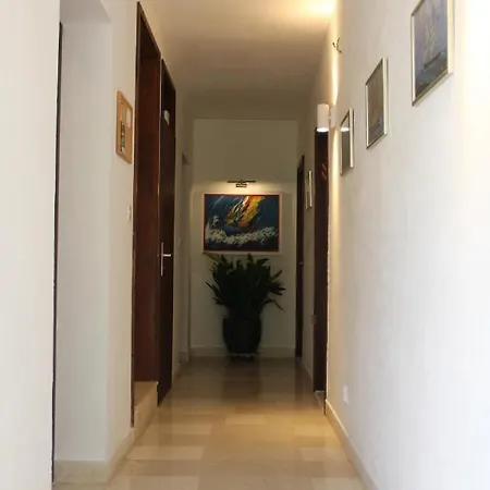 Lada Apartament Orebić
