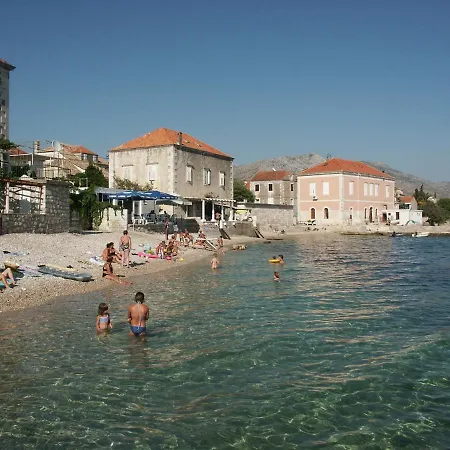 Lada Apartman Orebić